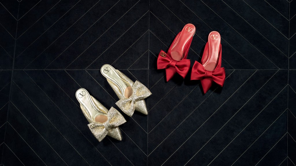 GLAMOROUS RED LOOK BY&nbsp;VALENTINO
